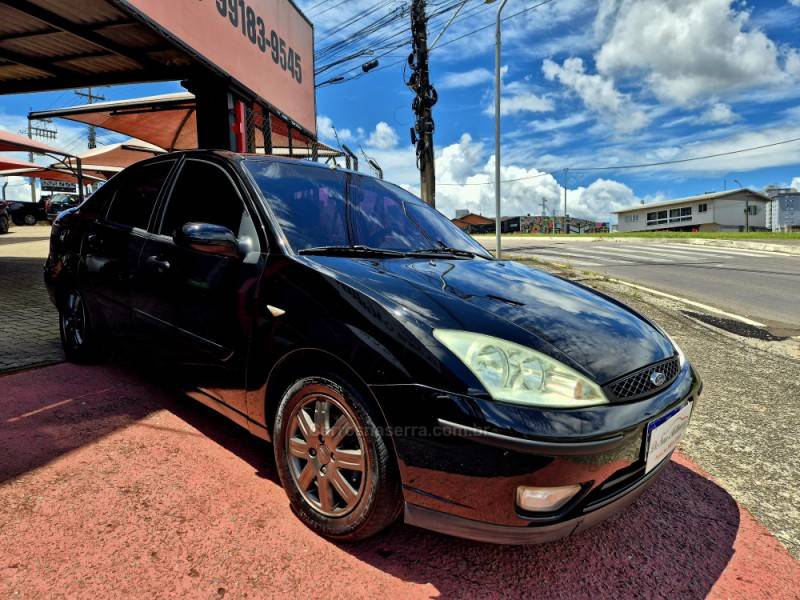 FORD - FOCUS - 2004/2004 - Preta - R$ 23.000,00