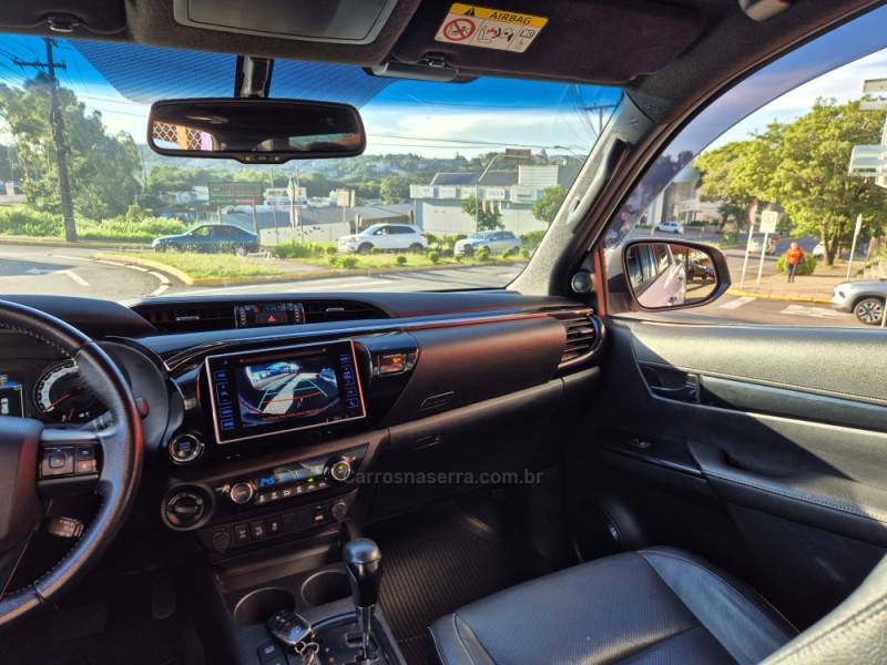 TOYOTA - HILUX - 2018/2019 - Branca - R$ 211.900,00