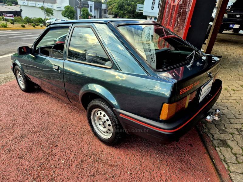 FORD - ESCORT - 1996/1996 - Verde - R$ 16.500,00