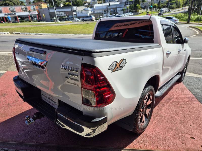 TOYOTA - HILUX - 2018/2019 - Branca - R$ 209.900,00