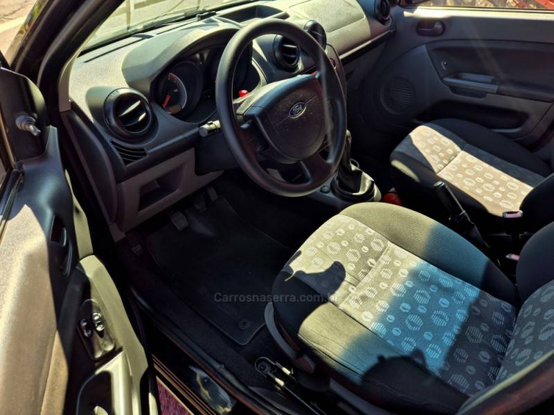 FORD - FIESTA - 2011/2012 - Preta - R$ 28.900,00
