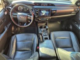 TOYOTA - HILUX - 2018/2019 - Branca - R$ 211.900,00