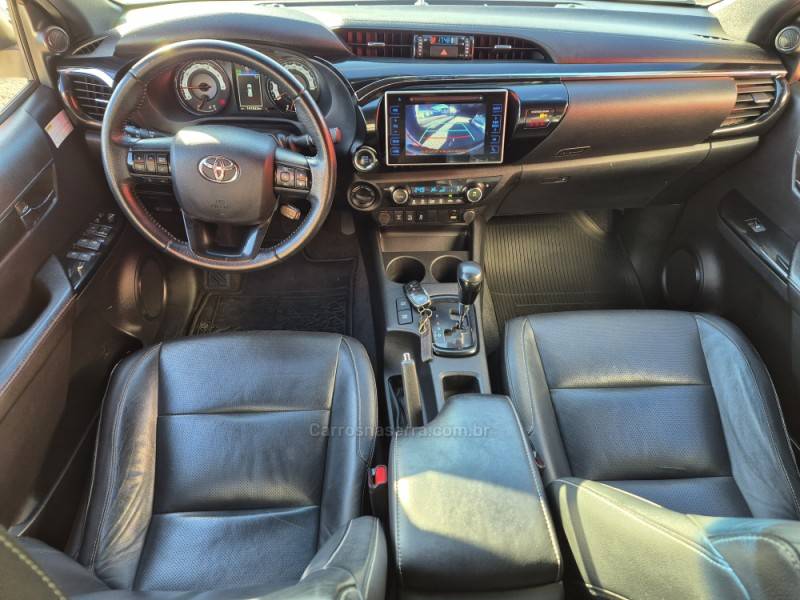 TOYOTA - HILUX - 2018/2019 - Branca - R$ 211.900,00