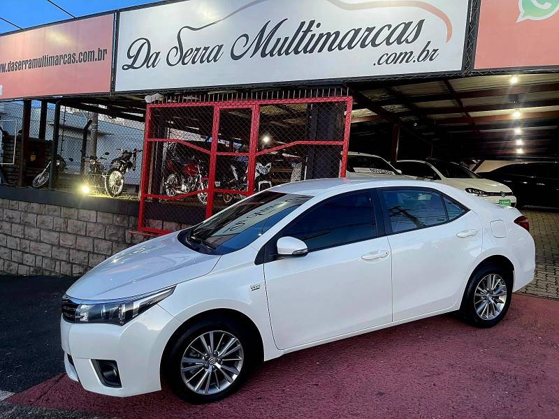TOYOTA - COROLLA - 2014/2015 - Branca - R$ 85.000,00
