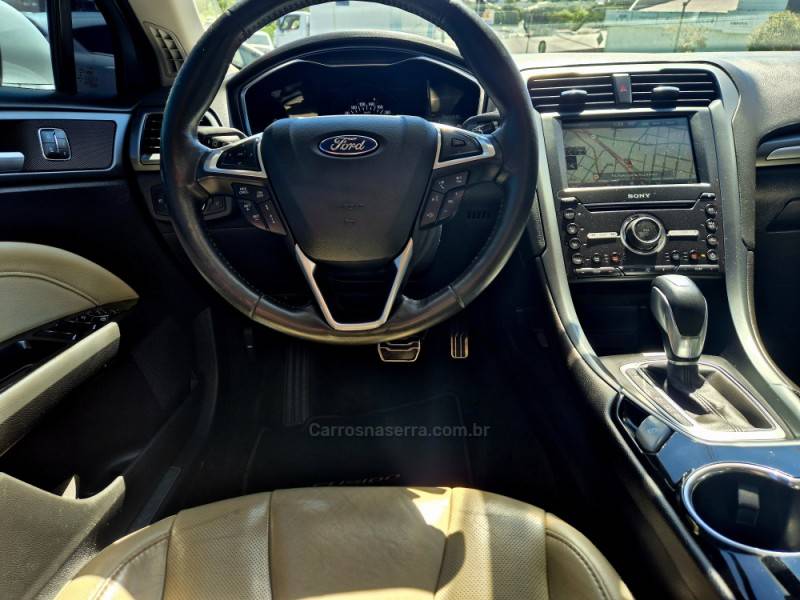 FORD - FUSION - 2015/2016 - Branca - R$ 90.000,00