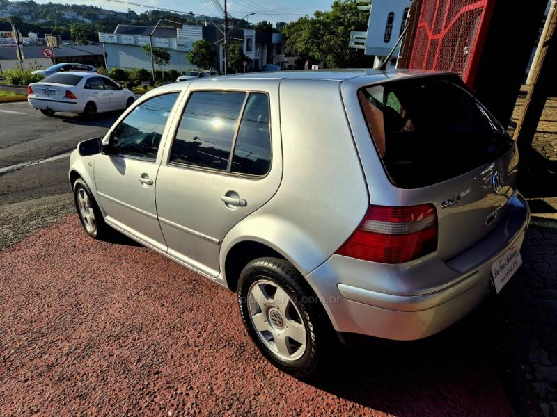 VOLKSWAGEN - GOLF - 2005/2006 - Prata - R$ 35.000,00