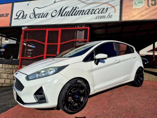 FORD - FIESTA - 2018/2019 - Branca - R$ 58.000,00