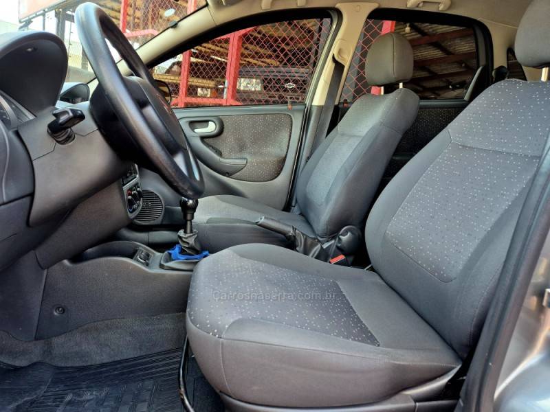 CHEVROLET - CORSA - 2008/2009 - Cinza - R$ 32.000,00