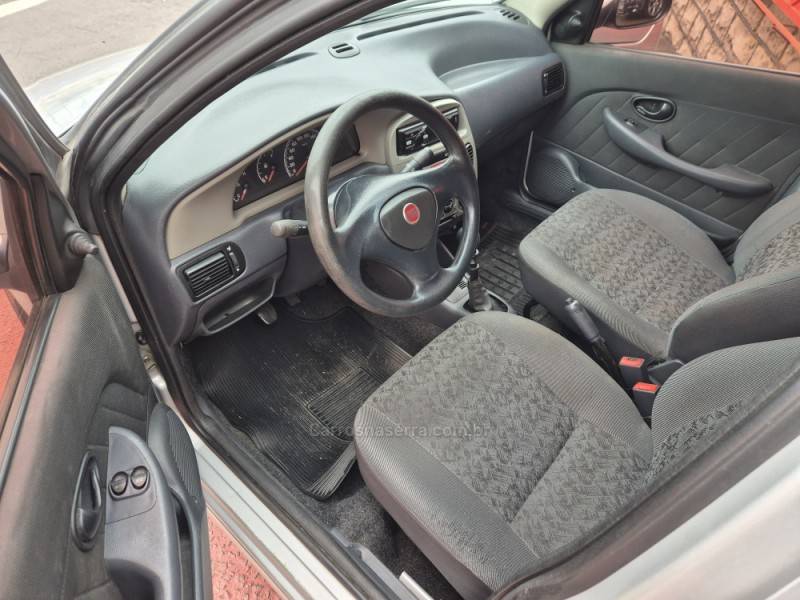 FIAT - SIENA - 2009/2010 - Prata - R$ 28.000,00
