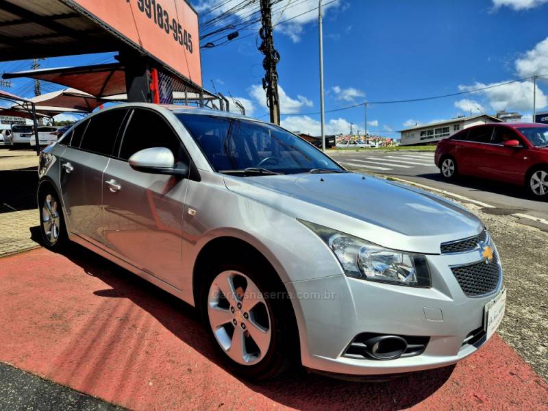 CHEVROLET - CRUZE - 2013/2014 - Prata - R$ 59.900,00