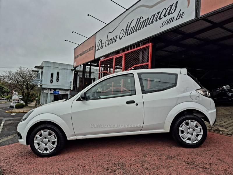 FORD - KA - 2012/2013 - Branca - R$ 28.000,00