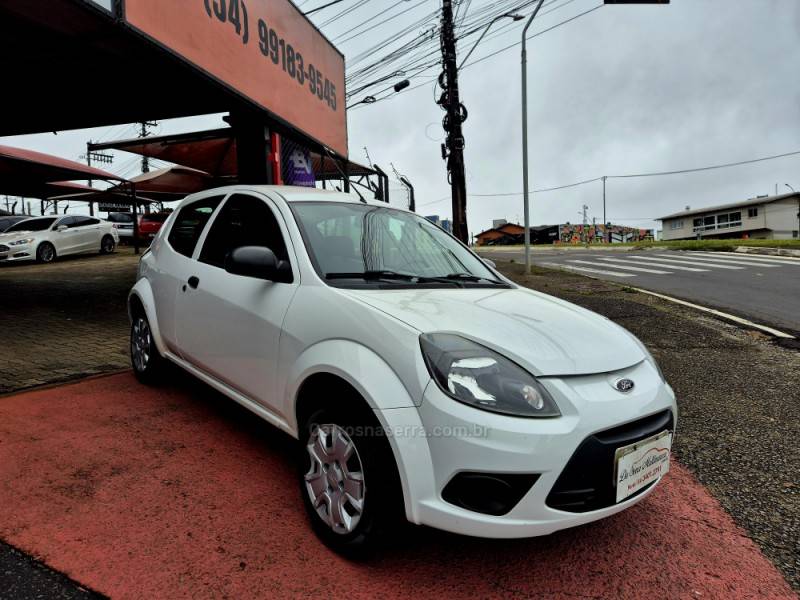FORD - KA - 2012/2013 - Branca - R$ 28.000,00
