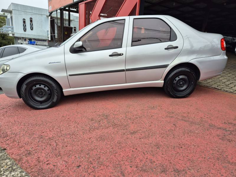 FIAT - SIENA - 2009/2010 - Prata - R$ 28.000,00