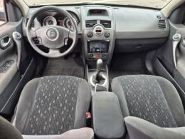 RENAULT - MÉGANE - 2010/2011 - Preta - R$ 30.000,00