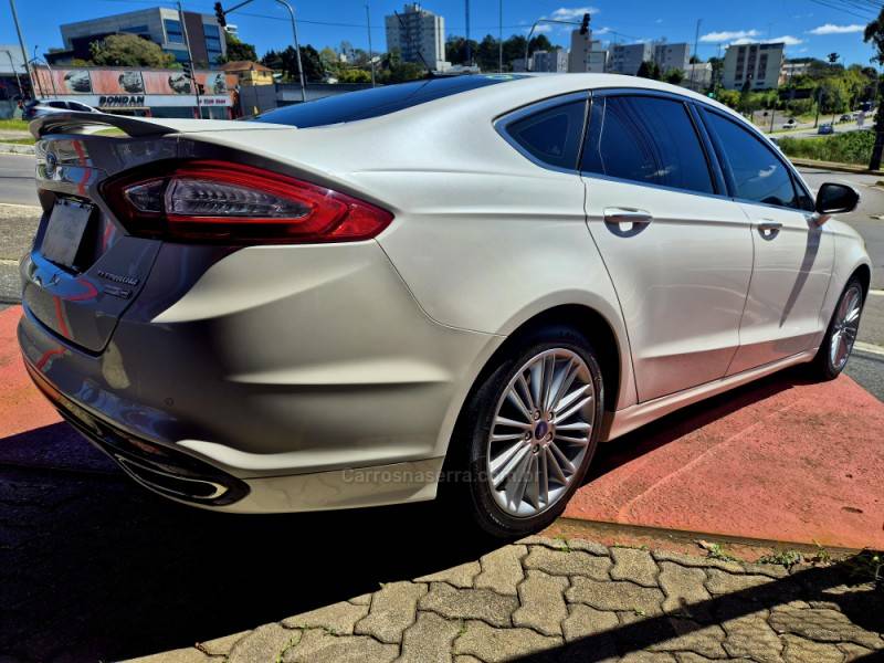 FORD - FUSION - 2015/2016 - Branca - R$ 89.000,00