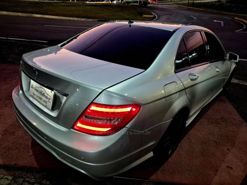 MERCEDES-BENZ - C 180 - 2013/2014 - Prata - R$ 79.900,00