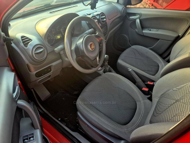 FIAT - PALIO - 2015/2015 - Vermelha - R$ 40.000,00