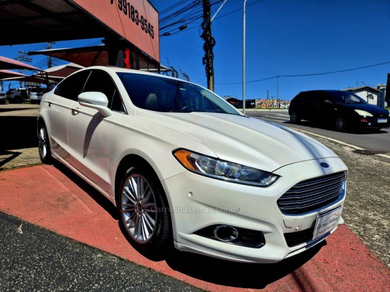 FORD - FUSION - 2015/2016 - Branca - R$ 89.000,00