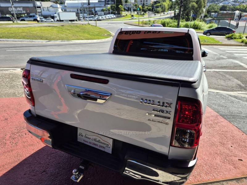 TOYOTA - HILUX - 2018/2019 - Branca - R$ 211.900,00