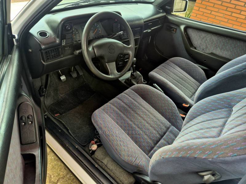 CHEVROLET - KADETT - 1997/1998 - Branca - R$ 29.900,00