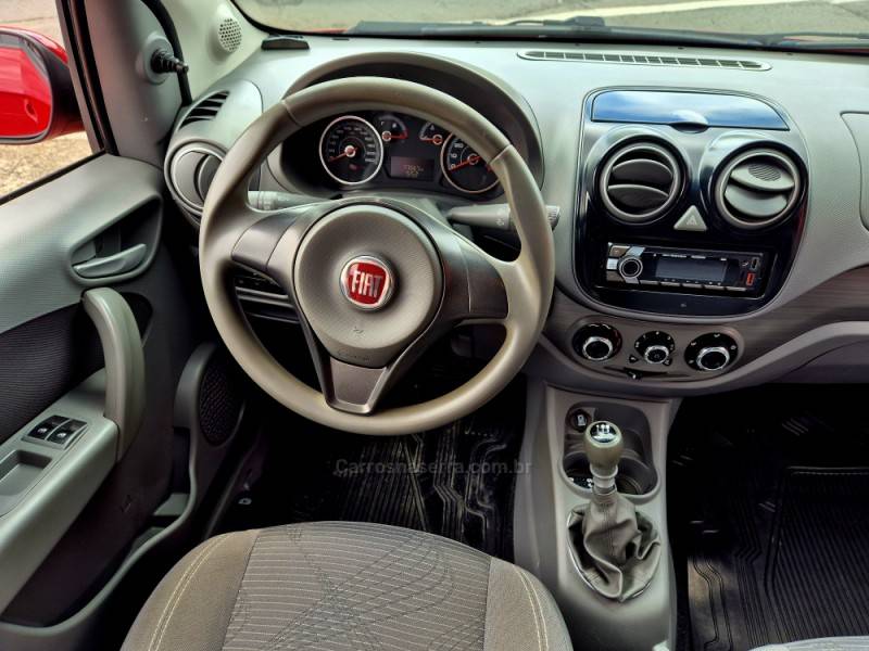 FIAT - PALIO - 2014/2015 - Vermelha - R$ 39.900,00