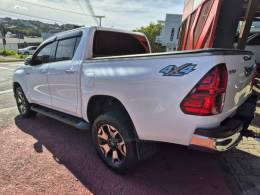 TOYOTA - HILUX - 2018/2019 - Branca - R$ 211.900,00