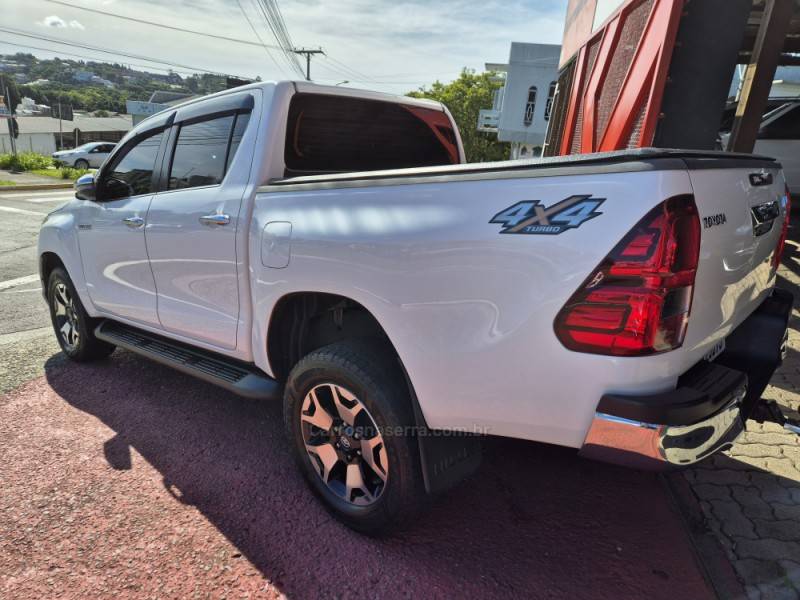 TOYOTA - HILUX - 2018/2019 - Branca - R$ 211.900,00