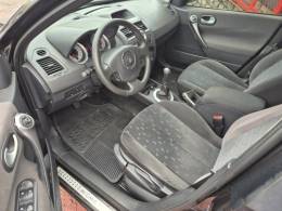 RENAULT - MÉGANE - 2010/2011 - Preta - R$ 30.000,00