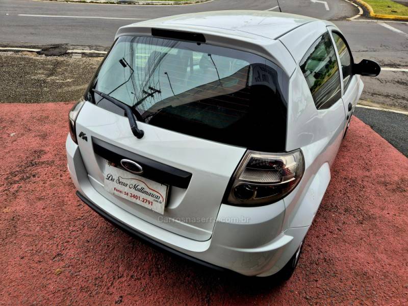 FORD - KA - 2012/2013 - Branca - R$ 28.000,00