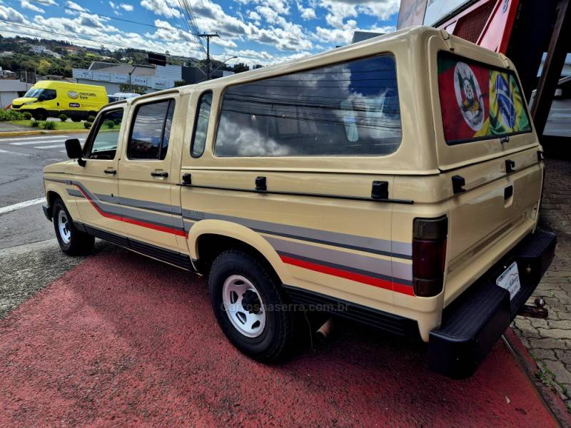 CHEVROLET - D20 - 1988/1989 - Bege - R$ 99.000,00