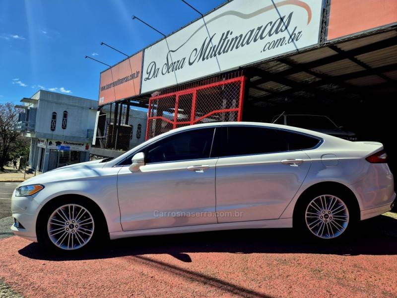 FORD - FUSION - 2015/2016 - Branca - R$ 90.000,00