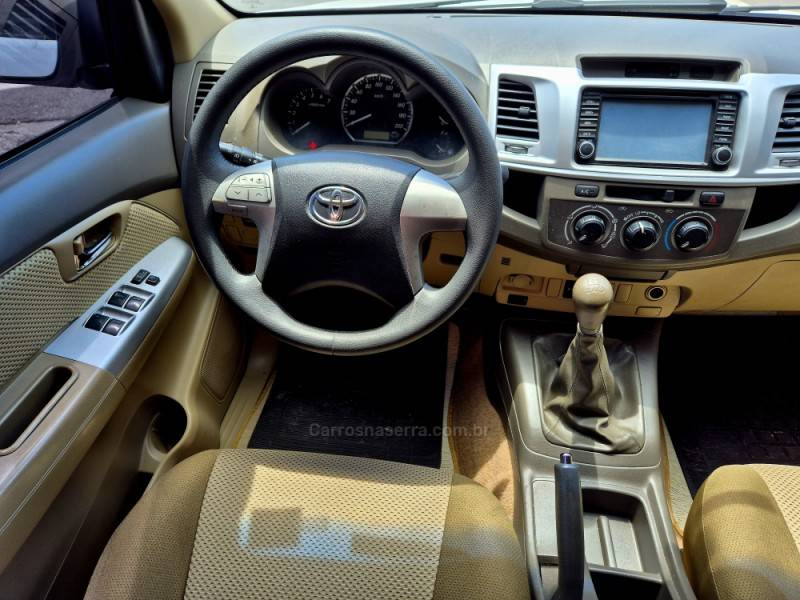 TOYOTA - HILUX - 2013/2013 - Branca - R$ 103.000,00