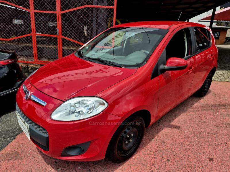 FIAT - PALIO - 2014/2015 - Vermelha - R$ 39.900,00