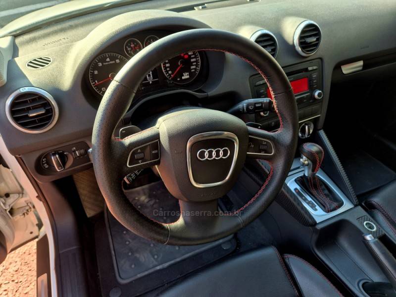 AUDI - A3 - 2010/2010 - Branca - R$ 77.000,00