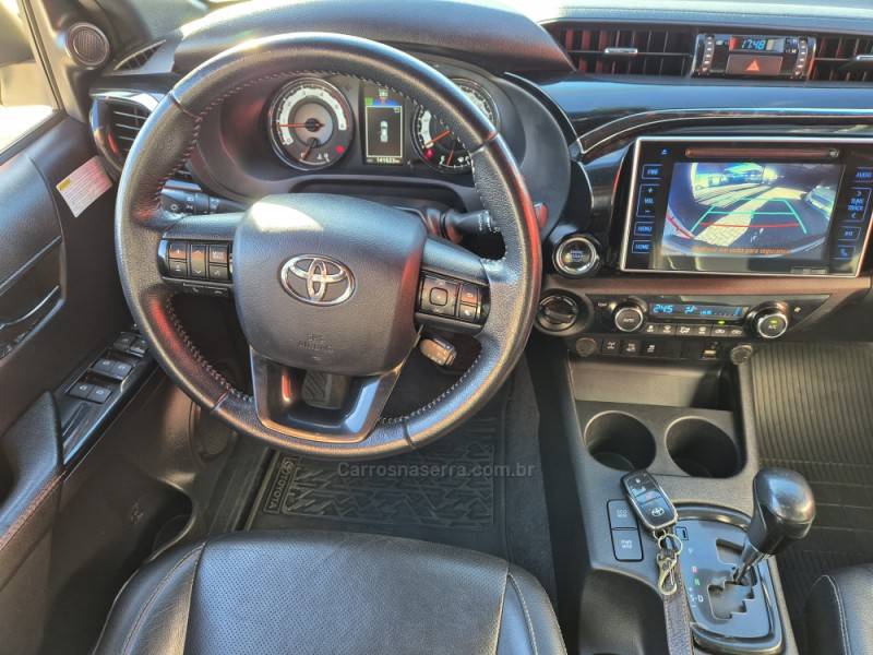 TOYOTA - HILUX - 2018/2019 - Branca - R$ 211.900,00