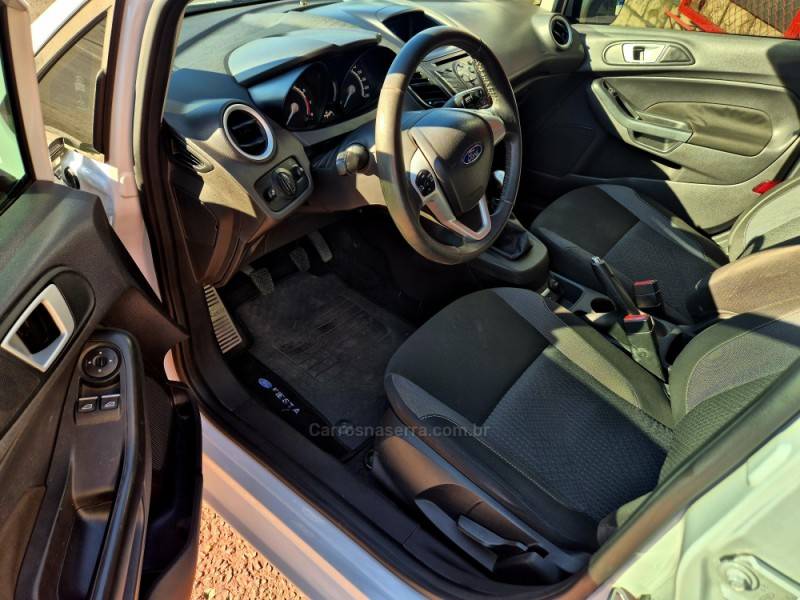 FORD - FIESTA - 2018/2019 - Branca - R$ 58.000,00