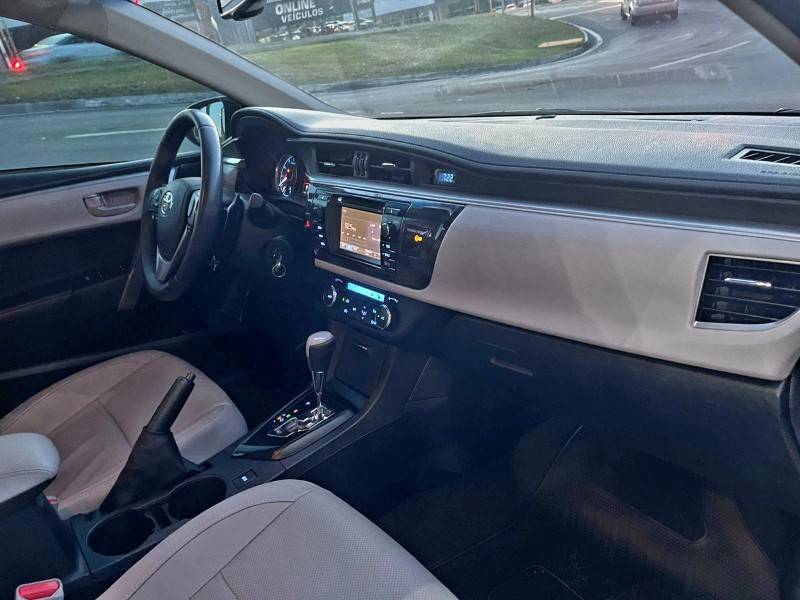 TOYOTA - COROLLA - 2014/2015 - Branca - R$ 85.000,00