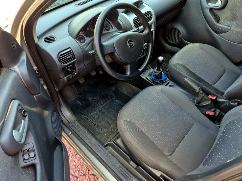 CHEVROLET - CORSA - 2008/2009 - Cinza - R$ 32.000,00