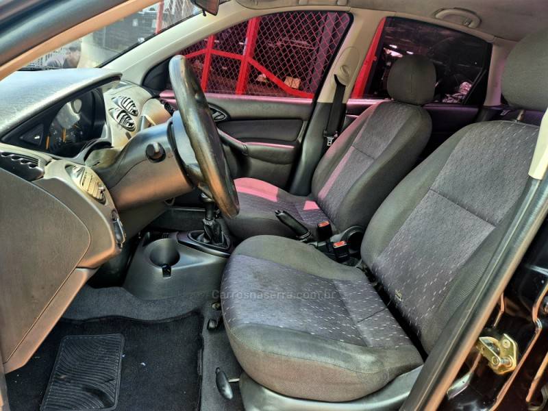 FORD - FOCUS - 2004/2004 - Preta - R$ 23.000,00