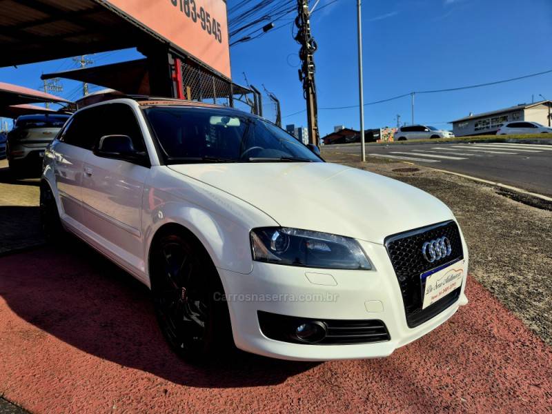AUDI - A3 - 2010/2010 - Branca - R$ 77.000,00