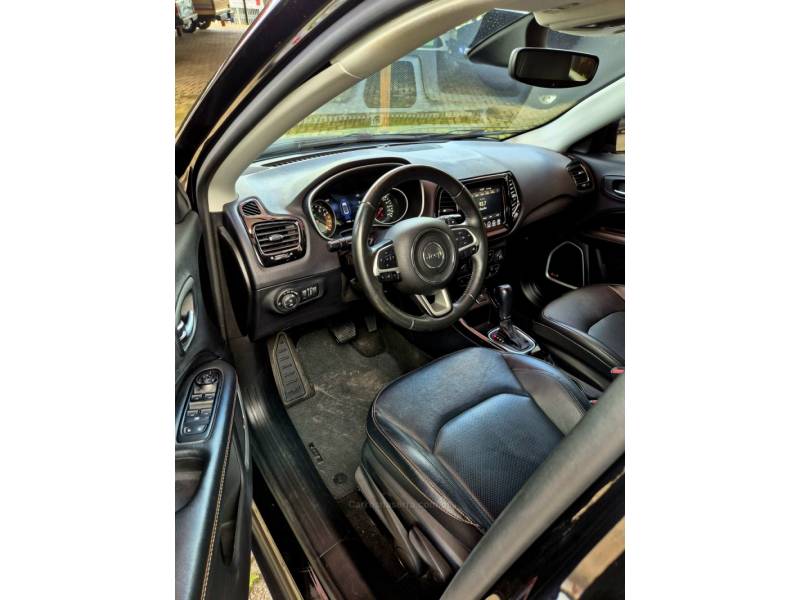 JEEP - COMPASS - 2020/2021 - Preta - R$ 107.000,00