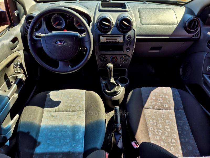 FORD - FIESTA - 2011/2012 - Preta - R$ 28.000,00