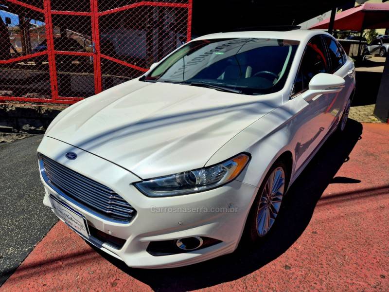 FORD - FUSION - 2015/2016 - Branca - R$ 90.000,00