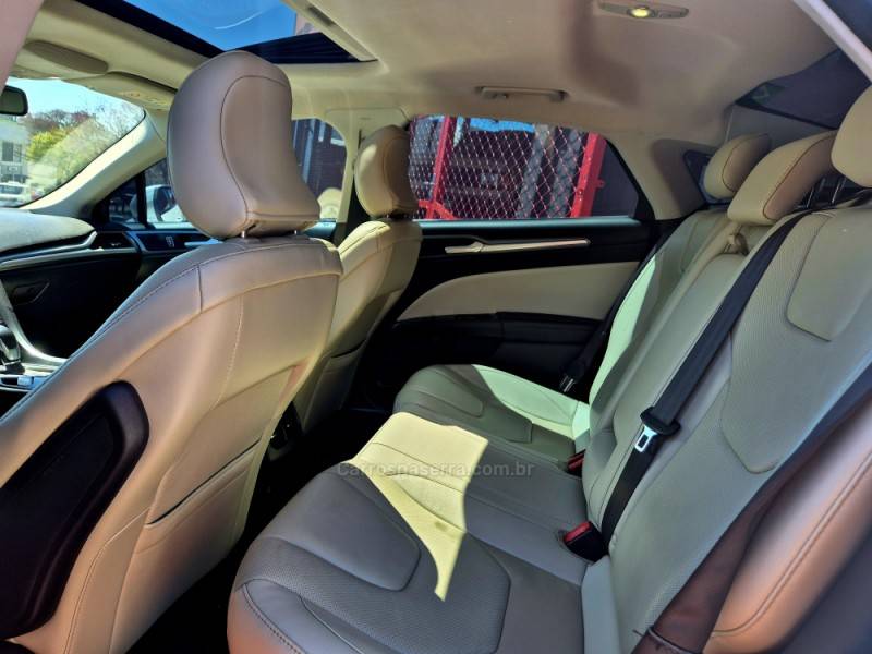 FORD - FUSION - 2015/2016 - Branca - R$ 90.000,00