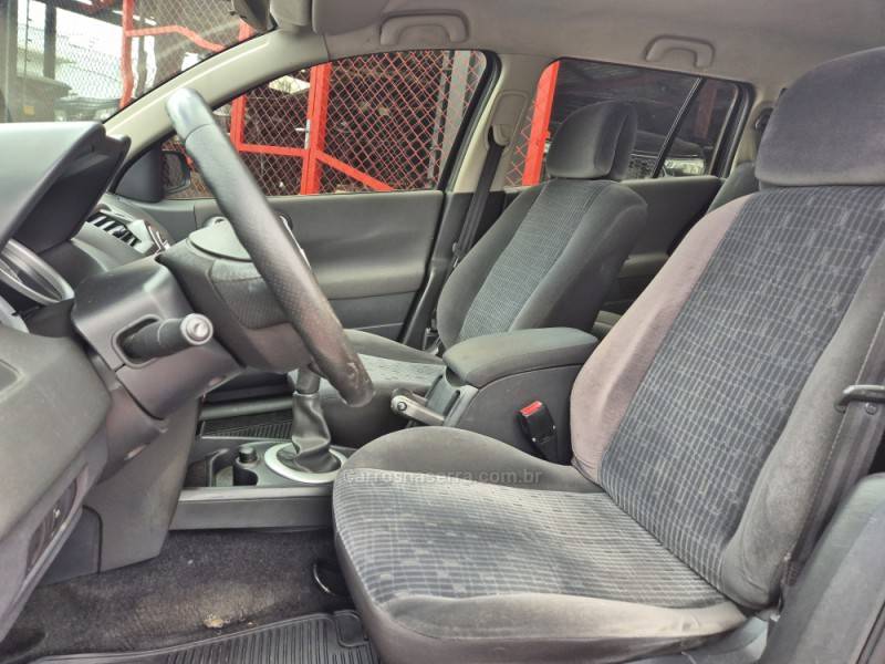 RENAULT - MÉGANE - 2010/2011 - Preta - R$ 30.000,00