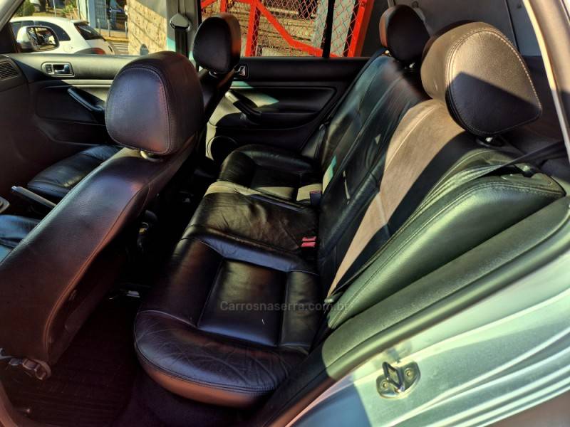 VOLKSWAGEN - GOLF - 2005/2006 - Prata - R$ 35.000,00